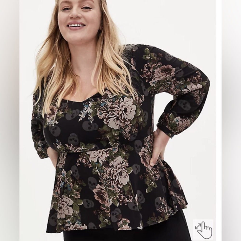 Torrid Peplum Blouse Black Skull Floral Crepe Sweetheart Neck Long Sleeve Sz 4X